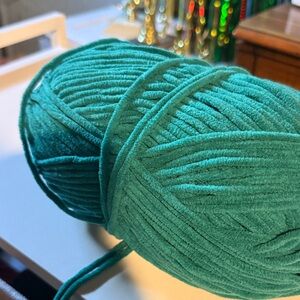 Emerald Green Velvet Yarn